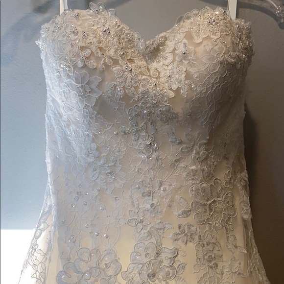 Beautiful strapless wedding dress! NEW! - Picture 3 of 3